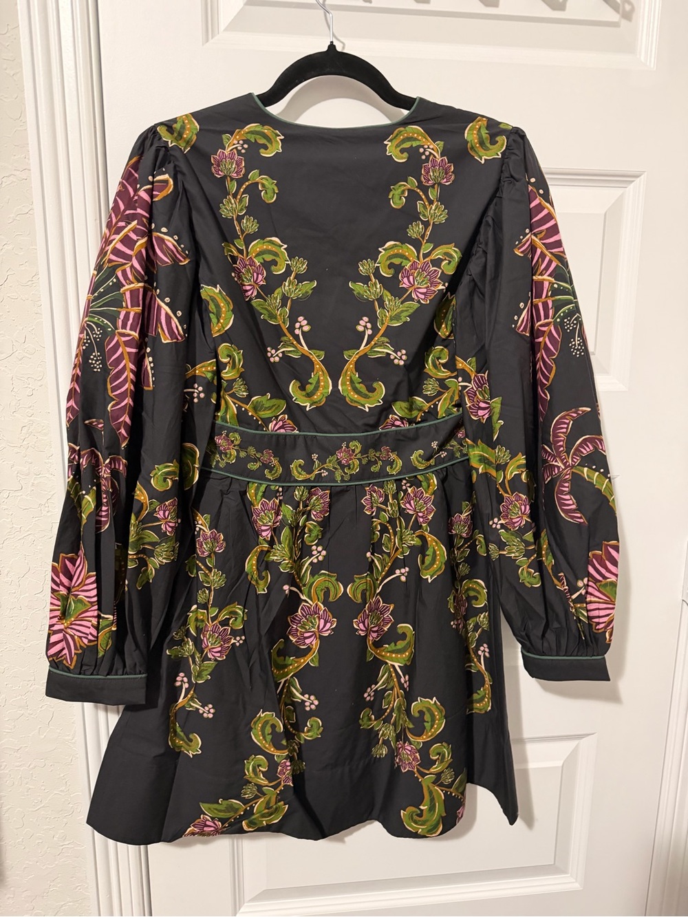 FARM Rio Ravenala Black V Neckline Puffed Sleeve Mini Dress - Picture 5 of 6